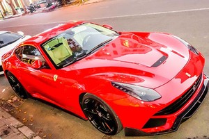 Cường Đô La "show hàng" siêu xe Ferrari F12 giá 21 tỷ